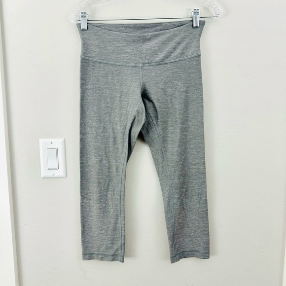 lululemon athletica Pants - Lululemon Align gray cropped leggings 20” women’s size 6